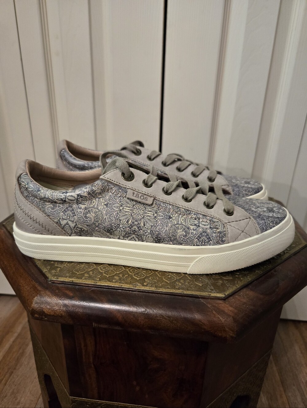 Taos Shoes Size 10.5